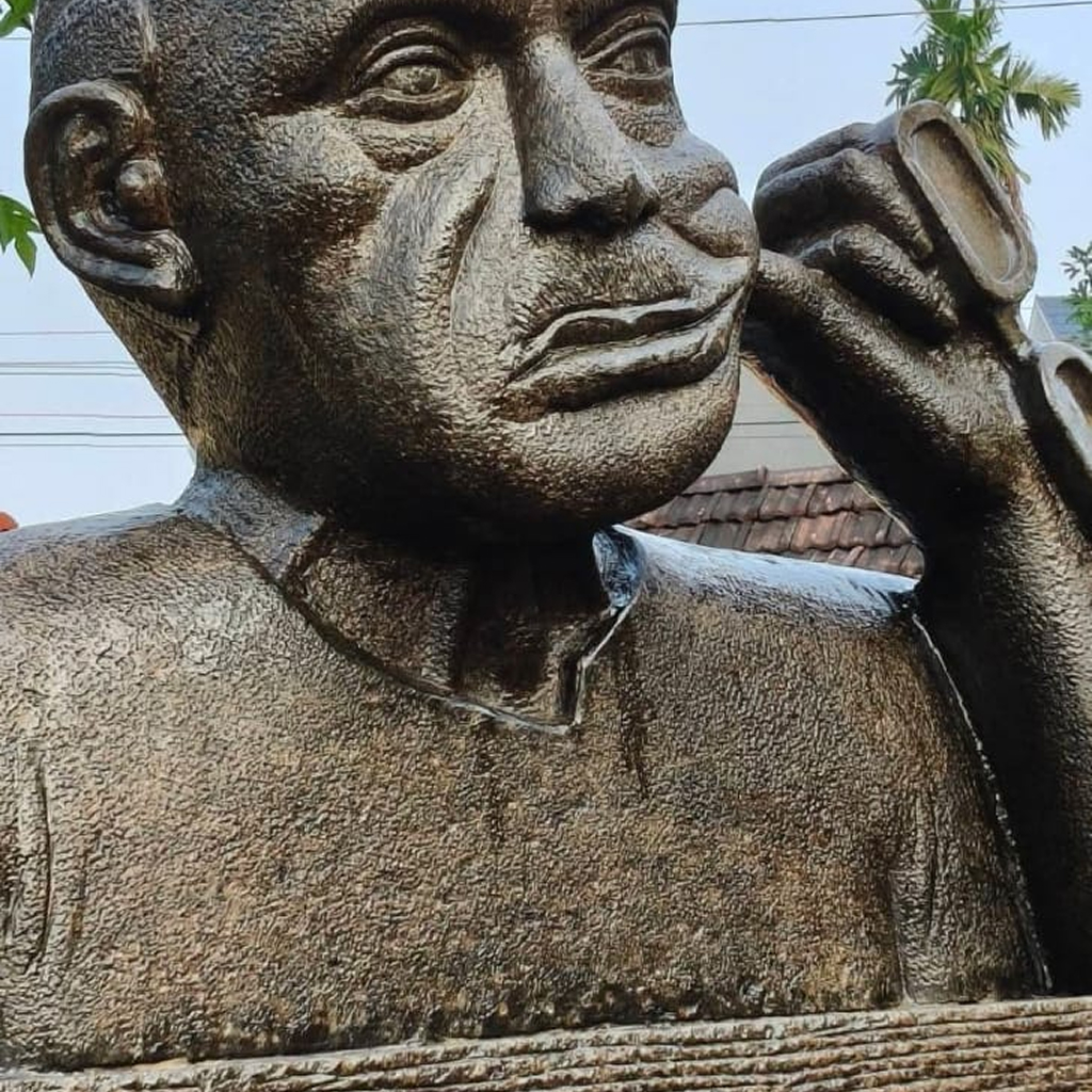 statue-image-1